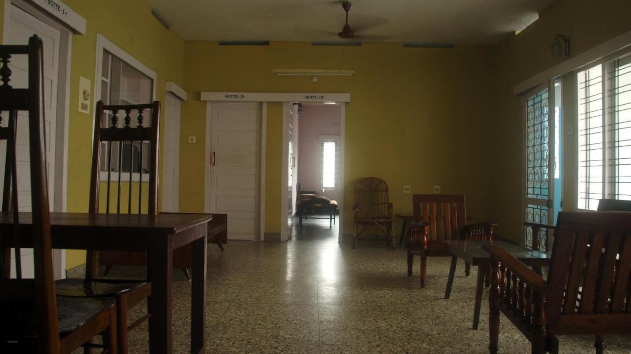 Bed And Bath For 1-8 People Hotel Thiruvananthapuram ภายนอก รูปภาพ