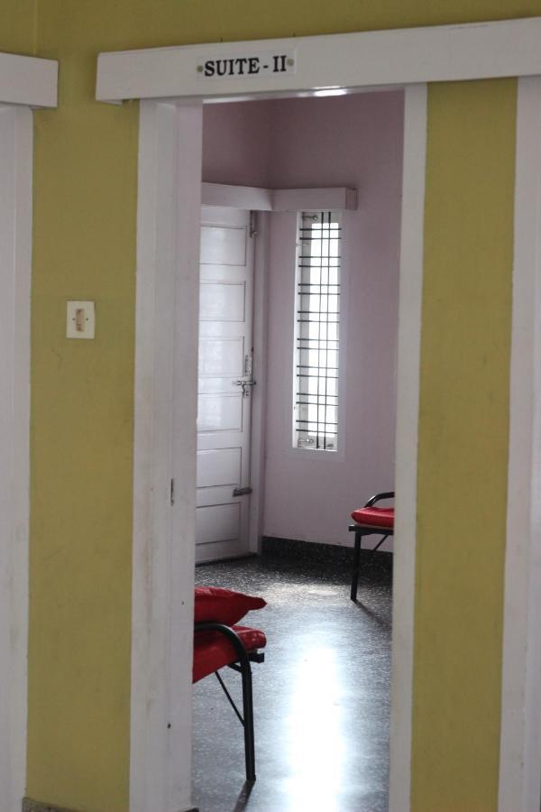 Bed And Bath For 1-8 People Hotel Thiruvananthapuram ภายนอก รูปภาพ