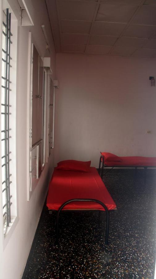Bed And Bath For 1-8 People Hotel Thiruvananthapuram ภายนอก รูปภาพ