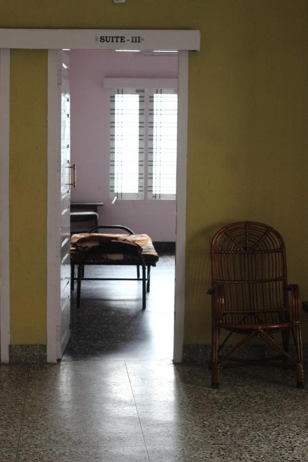 Bed And Bath For 1-8 People Hotel Thiruvananthapuram ภายนอก รูปภาพ