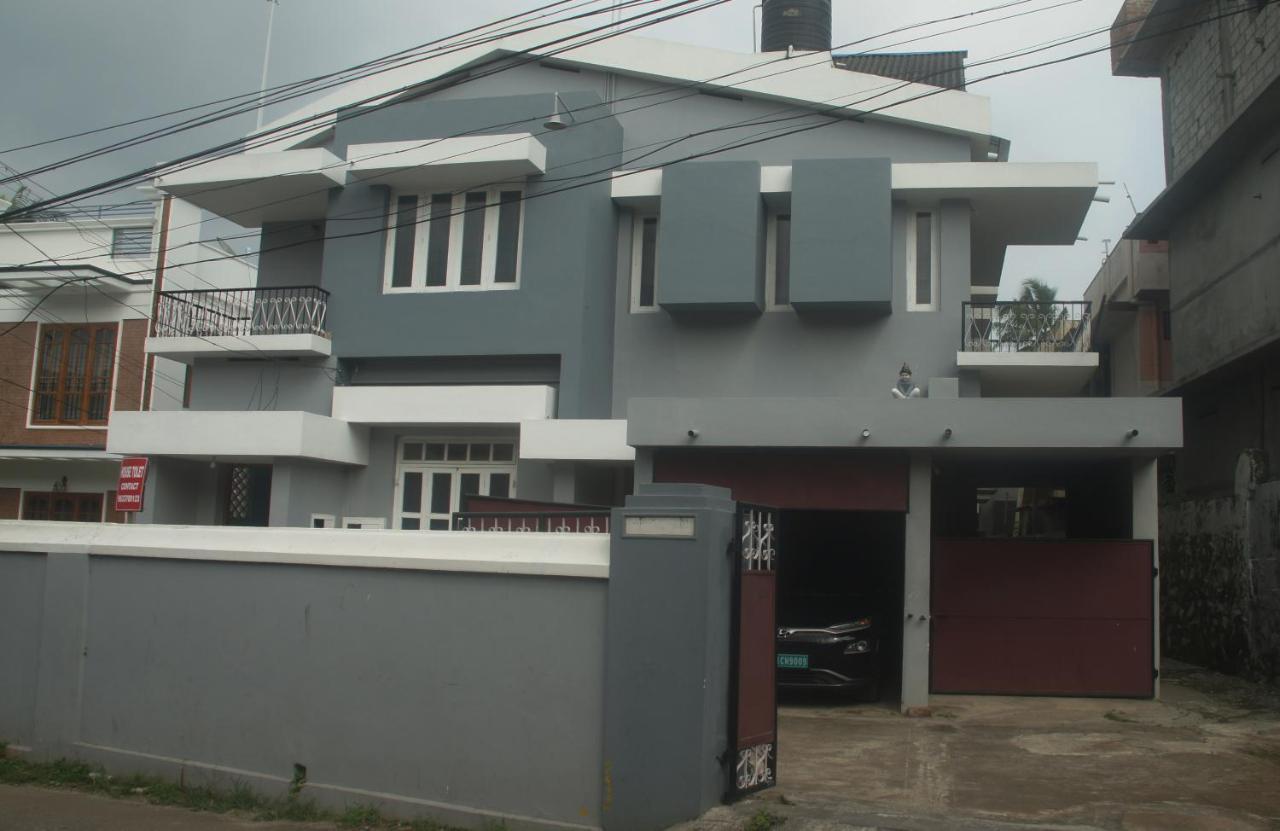 Bed And Bath For 1-8 People Hotel Thiruvananthapuram ภายนอก รูปภาพ
