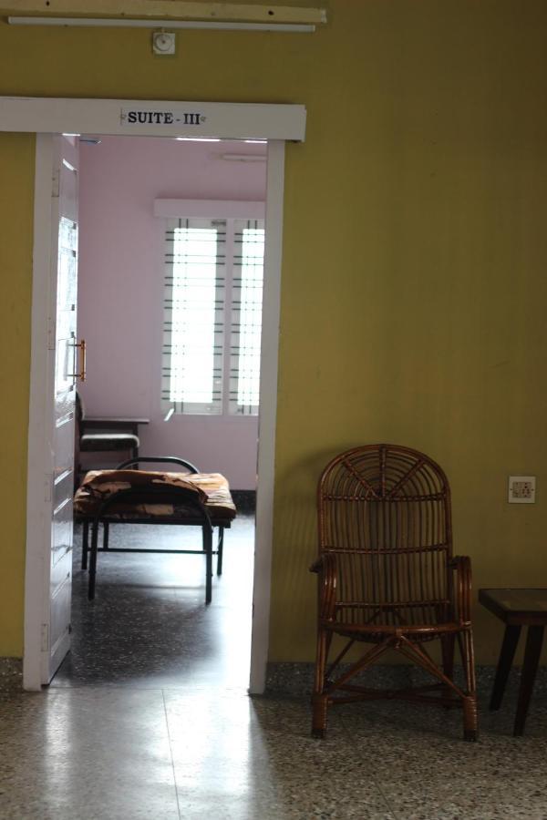 Bed And Bath For 1-8 People Hotel Thiruvananthapuram ภายนอก รูปภาพ