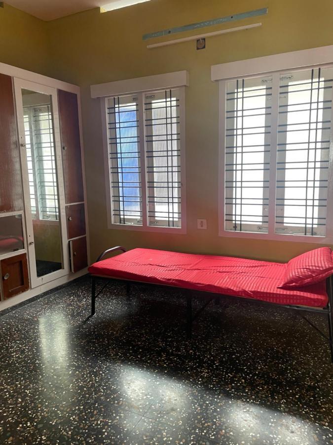 Bed And Bath For 1-8 People Hotel Thiruvananthapuram ภายนอก รูปภาพ