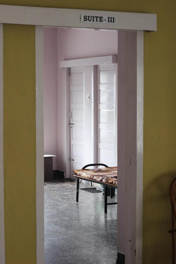 Bed And Bath For 1-8 People Hotel Thiruvananthapuram ภายนอก รูปภาพ