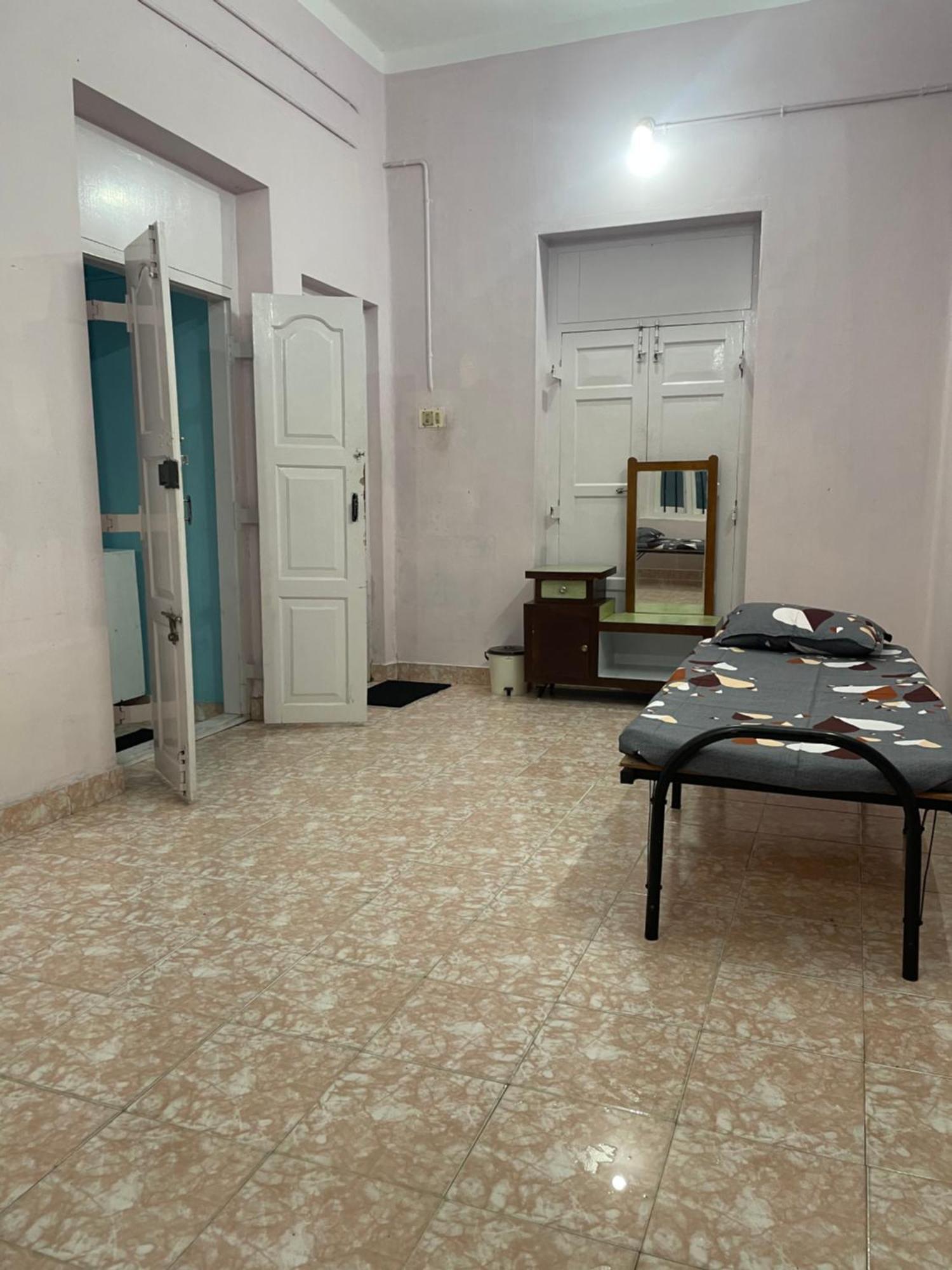Bed And Bath For 1-8 People Hotel Thiruvananthapuram ภายนอก รูปภาพ